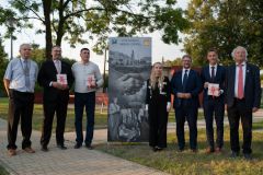 Odsłonięto konstrukcję artystyczną na Skwerze Miast Partnerskich